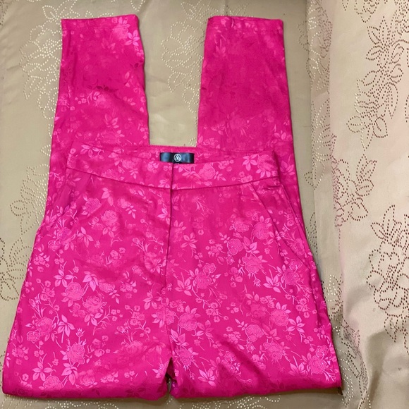 Missguided Pants - M 🔼🔘 (Missguided) hot pink silk pants with floral design size UK 8 US 4 EUR 36